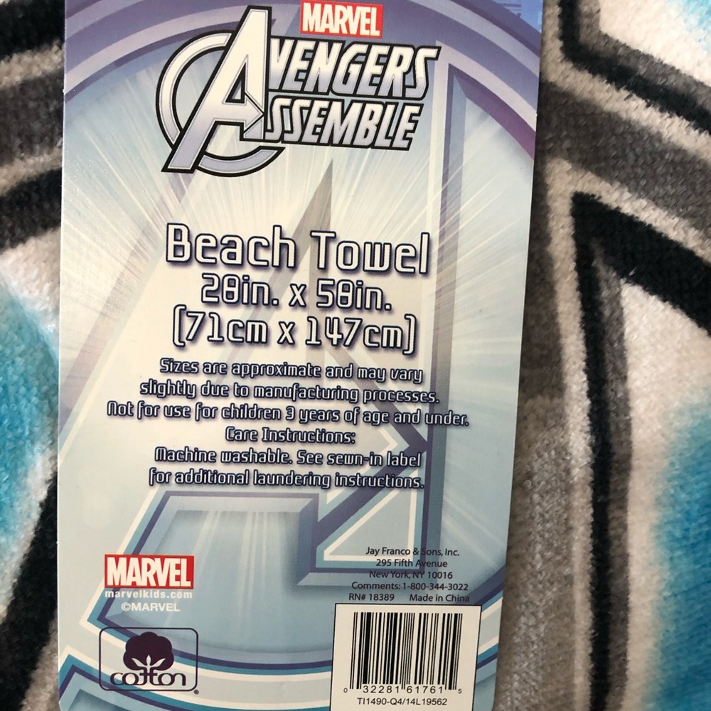 Marvel Avengers Beach Towel 28” x 58” - Picture 3 of 3